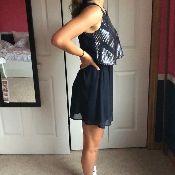 Semi formal/ graduation/ special event Dress - Picture 2 of 4